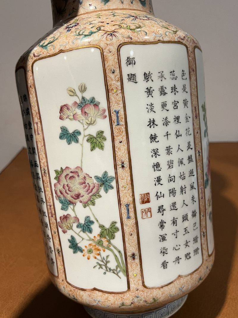 清乾隆 洋彩轧道开光四季花卉御题诗文灯笼尊 - 图8