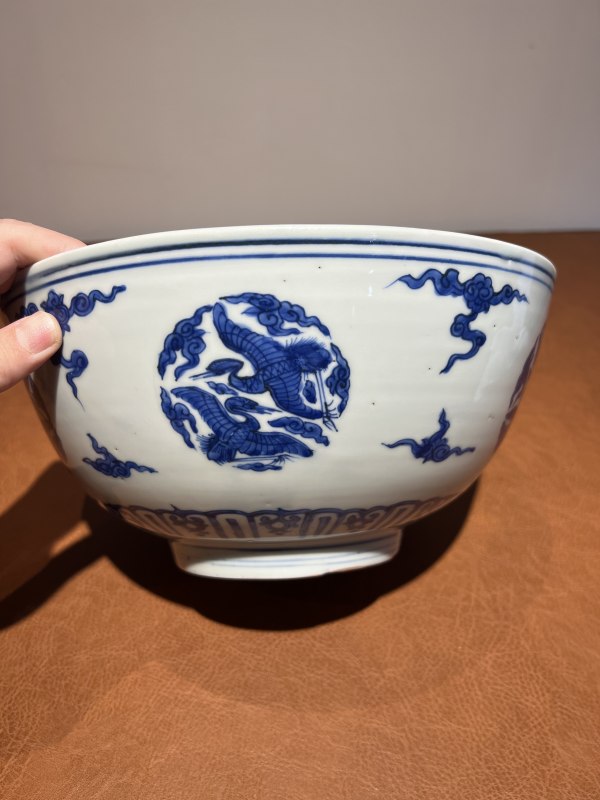 明嘉靖 青花团鹤云纹大碗 - 图2