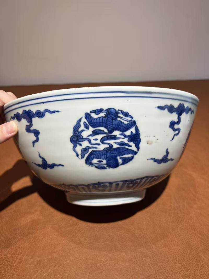 明嘉靖 青花团鹤云纹大碗 - 图4