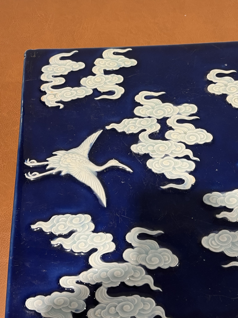 清雍正 蓝地浮雕云鹤纹蒲台 - 图4