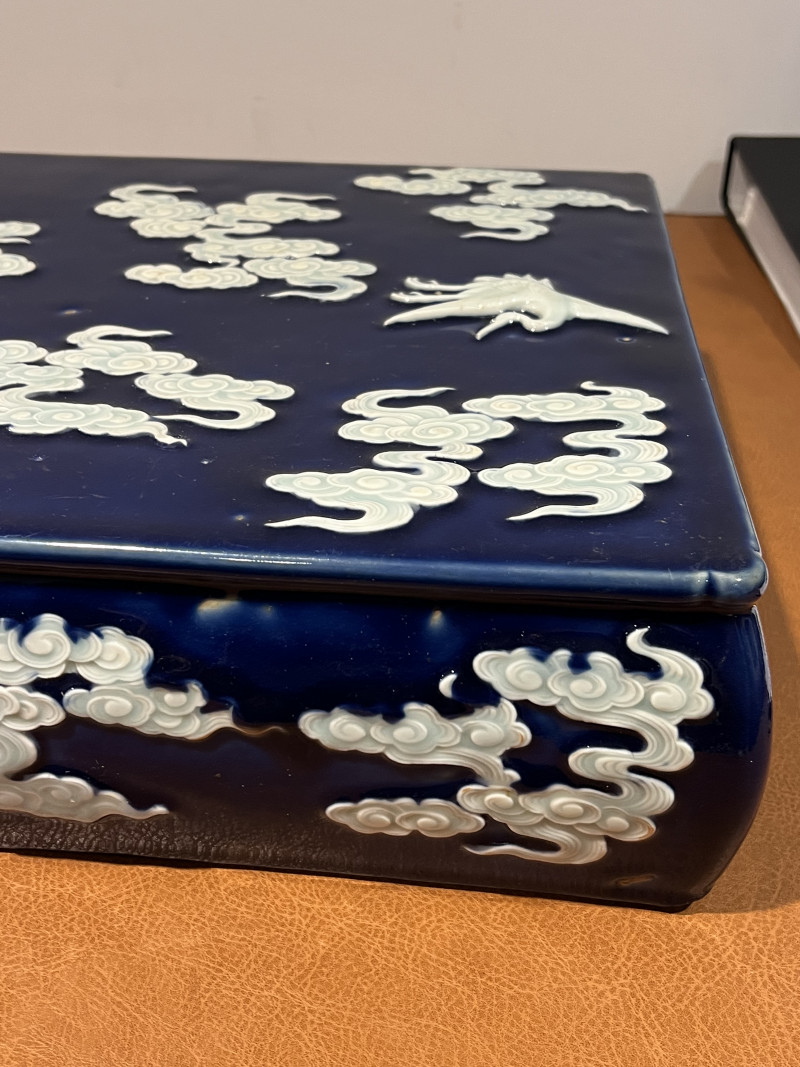 清雍正 蓝地浮雕云鹤纹蒲台 - 图8
