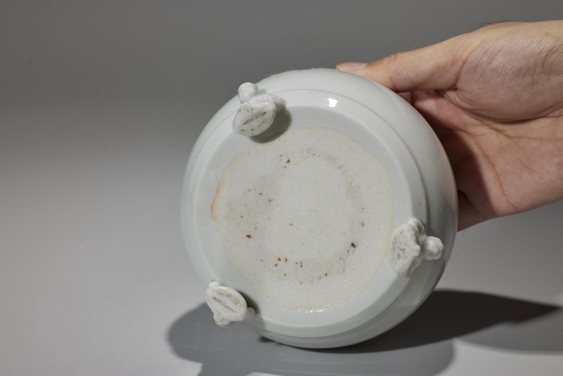 清  德化白瓷婴足炉 - 图6