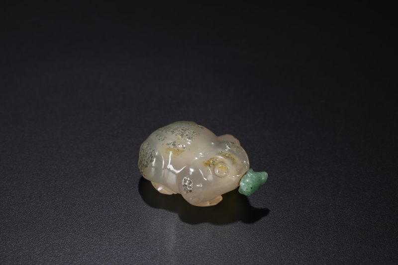 清  玛瑙雕蛙形鼻烟壶 - 图2