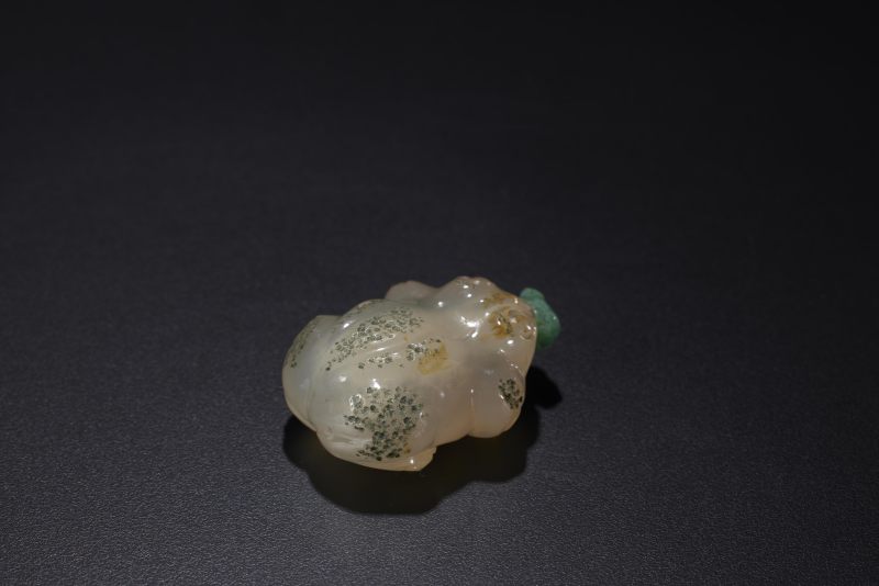 清  玛瑙雕蛙形鼻烟壶 - 图3