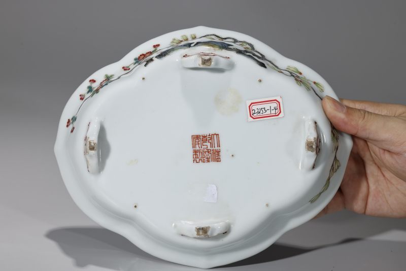 清  粉彩玉堂富贵海棠盆一对（带托） - 图11