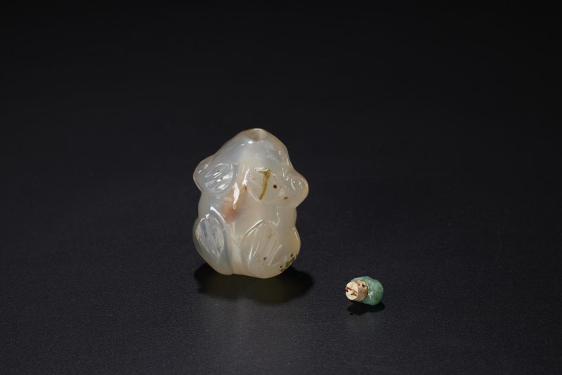 清  玛瑙雕蛙形鼻烟壶 - 图6