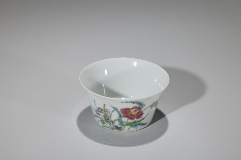 清中期  粉彩蝶恋花马蹄杯 - 图3