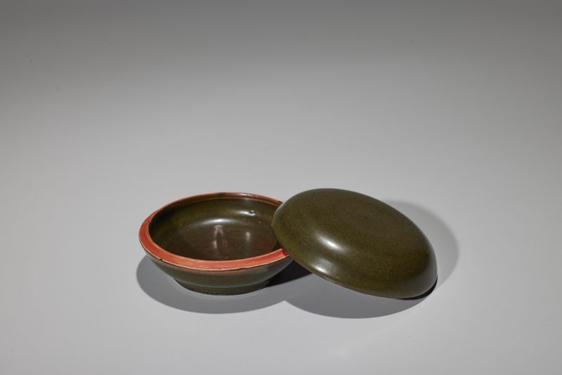 清乾隆  茶叶末釉印盒 - 图3