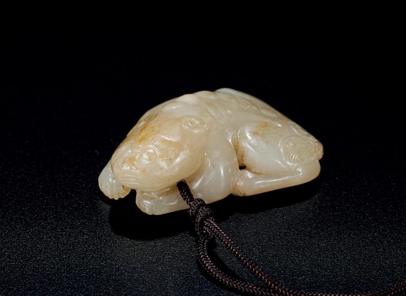 清  白玉雕瑞兽