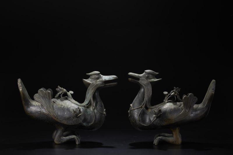 清  铜鸳鸯香薰一对 - 图4