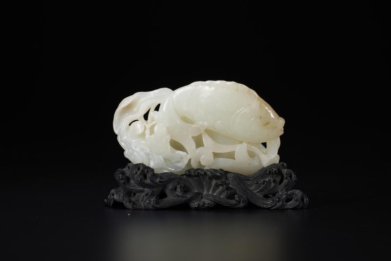 清  白玉雕年年有鱼，紫檀原座 - 图2
