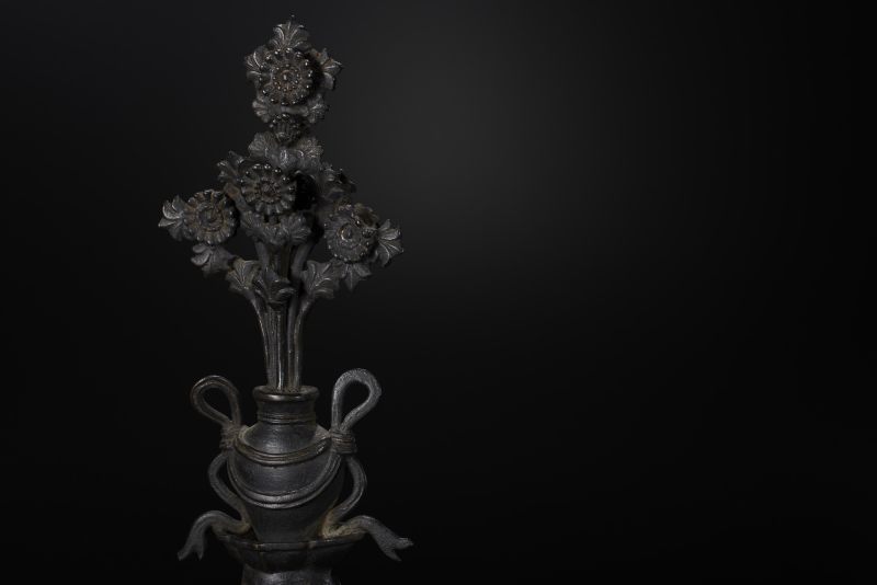 明  山石宝瓶花束铜佛供 - 图5