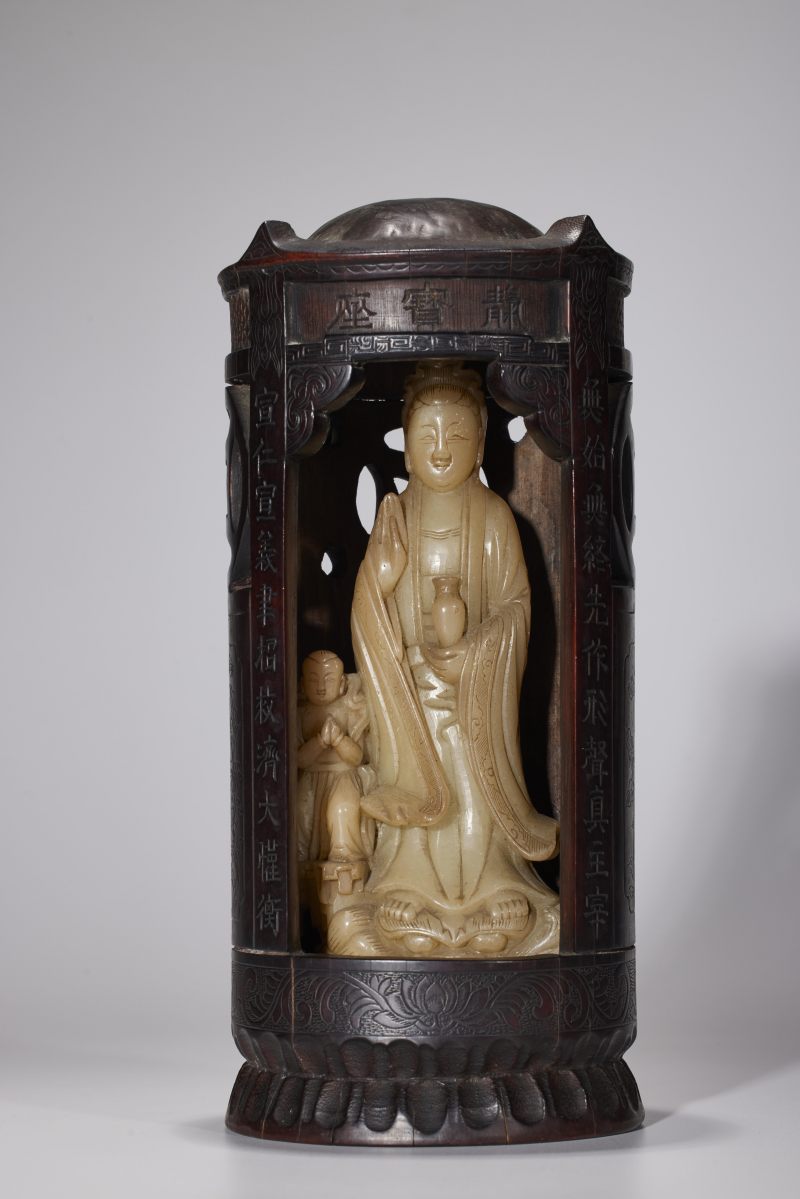 清  寿山芙蓉石童子拜观音带原龛 - 图2