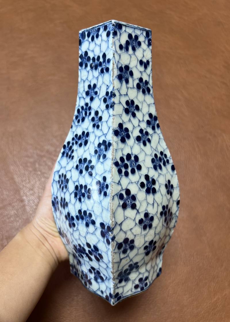 清中期 青花冰梅纹方瓶 - 图4