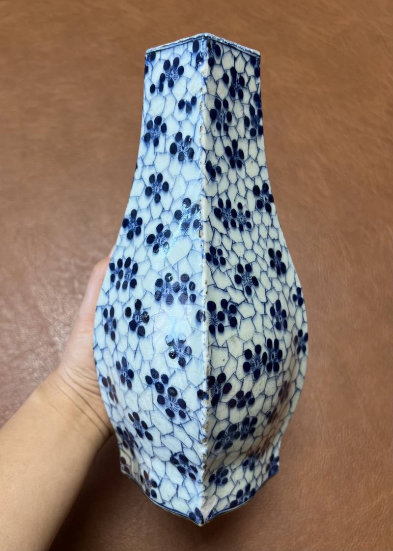 清中期 青花冰梅纹方瓶 - 图6