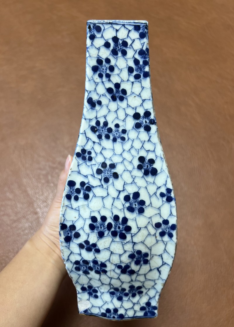 清中期 青花冰梅纹方瓶 - 图7