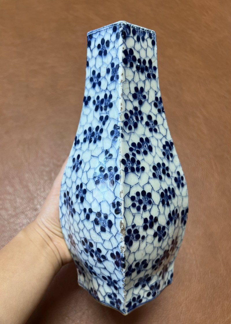清中期 青花冰梅纹方瓶 - 图10
