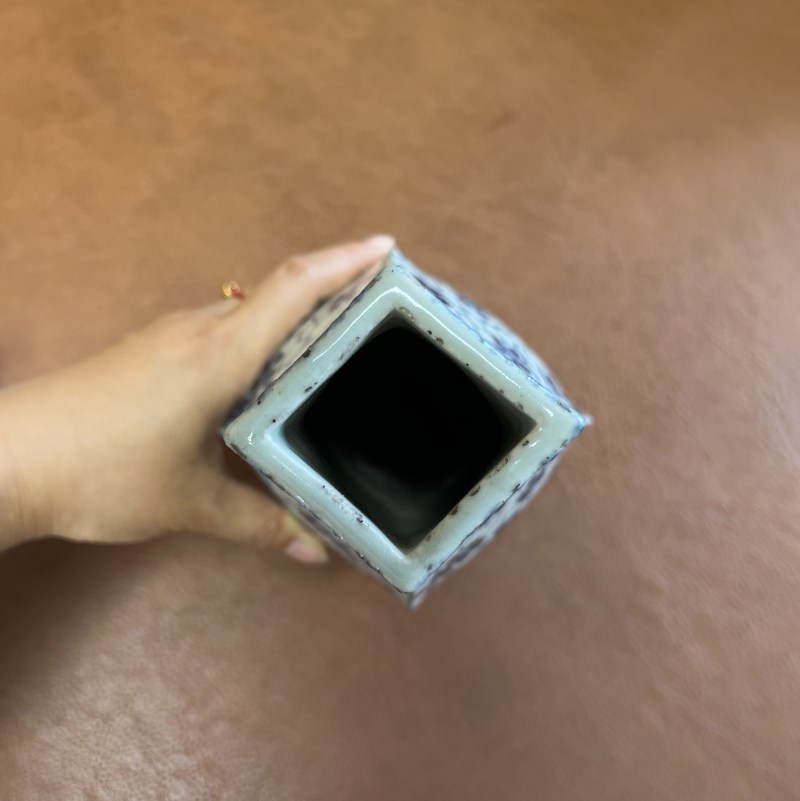清中期 青花冰梅纹方瓶 - 图12