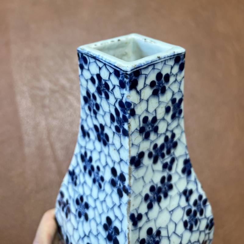 清中期 青花冰梅纹方瓶 - 图13