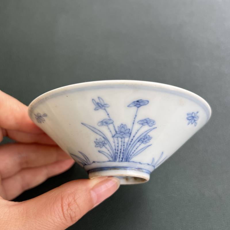 明 仿成化青花折枝花卉纹斗笠盏 - 图3