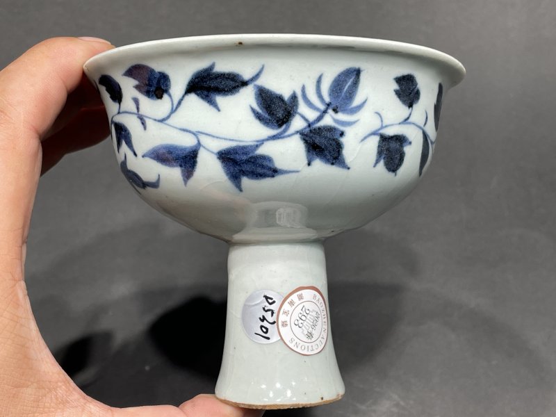 元 青花缠枝花卉高足杯 - 图2
