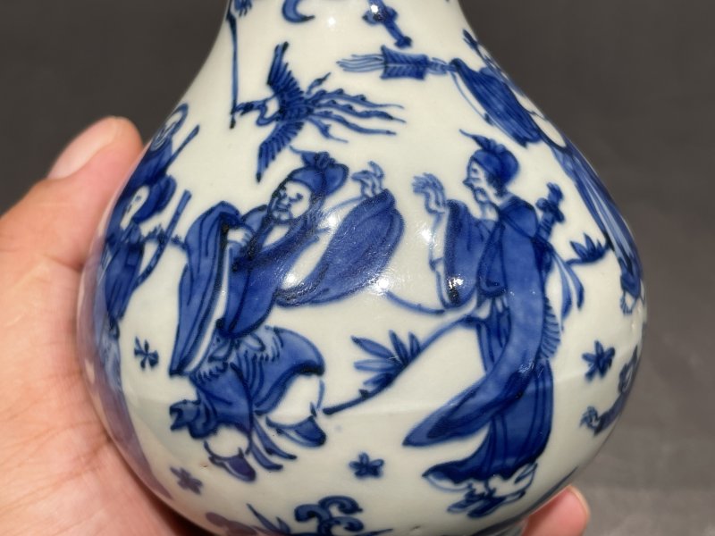明万历 青花八仙人物纹盘口瓶 - 图10