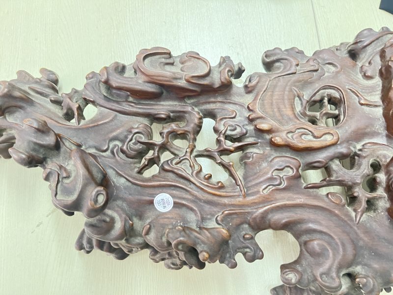 红木根雕随形器座 - 图3