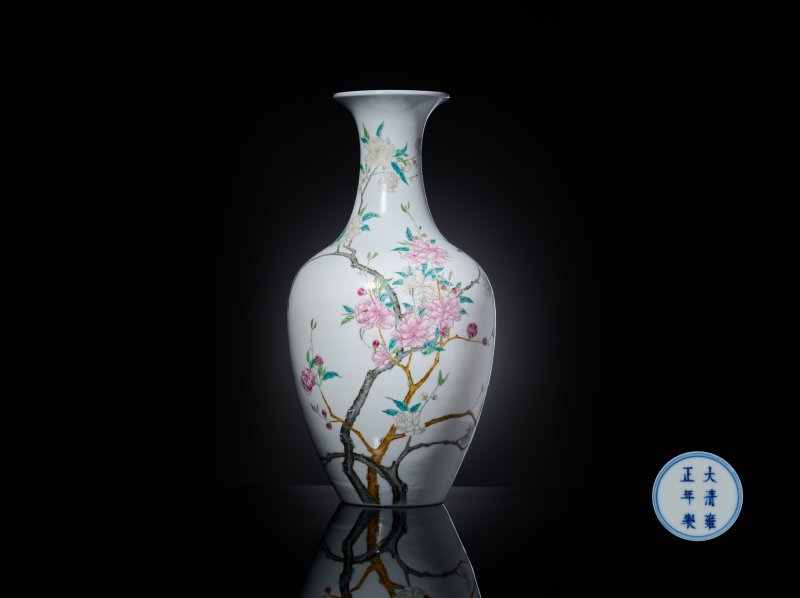 清雍正 御制粉彩碧桃花观音尊