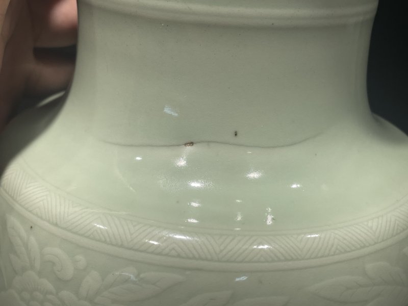 清康熙 豆青釉锥拱缠枝花卉观音尊 - 图11
