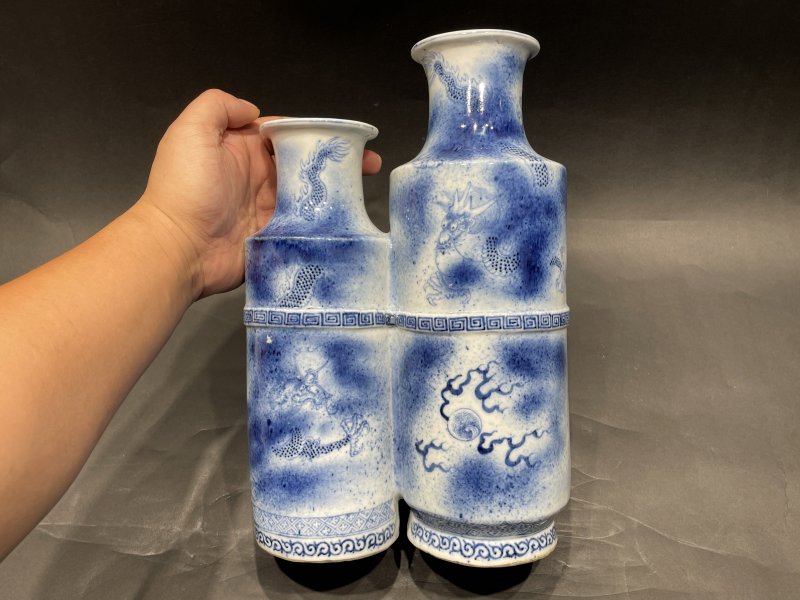 清中期 唐英风格青花云龙纹双联瓶（带木座） - 图4