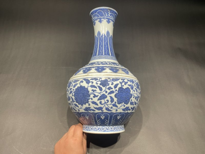 清光绪 青花缠枝莲纹赏瓶 - 图4