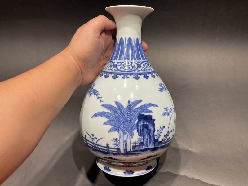 清乾隆 青花竹石芭蕉图玉壶春瓶 - 图4