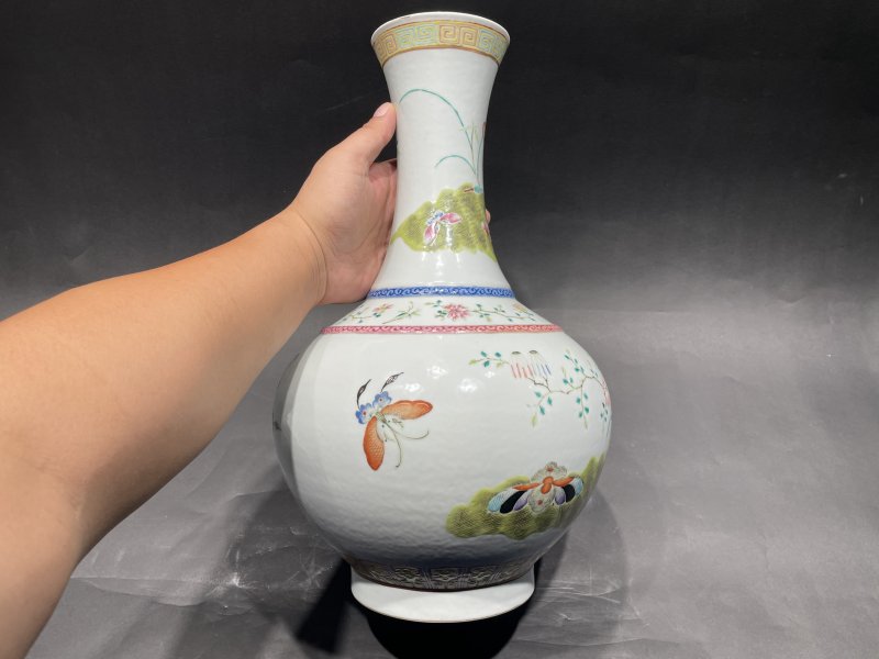 清光绪 粉彩花蝶纹赏瓶 - 图5