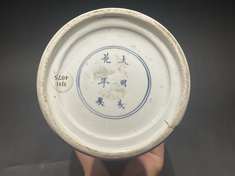 清康熙 豆青釉锥拱缠枝花卉观音尊 - 图12