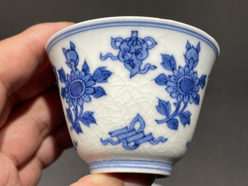 清康熙 浆胎青花菊托八宝纹杯一对 - 图13