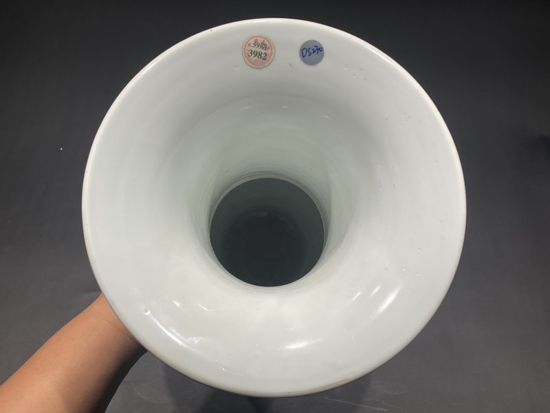 清康熙 青花鸳鸯绦人物故事图凤尾尊 - 图9