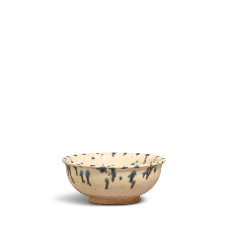 唐 或爲鞏義窯 白地藍斑小碗 | A SMALL CREAM-GLAZED BLUE-SPLASHED BOWL - 图4