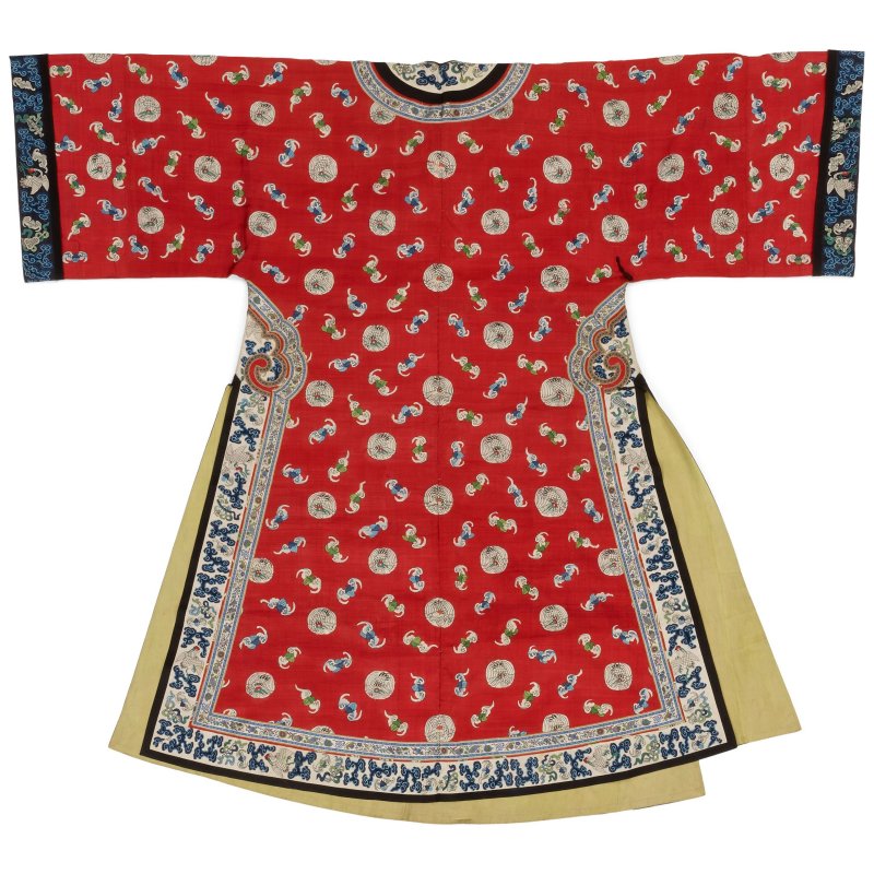 晚清 深藍絲錦地繡團花紋女袍 及 紅地緙絲福壽紋女袍 | TWO LADY'S SILK ROBES - 图6