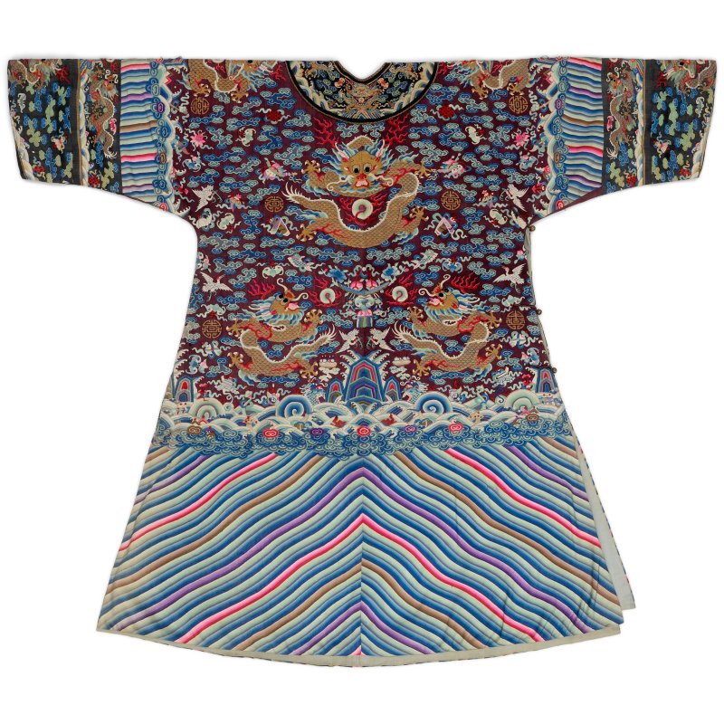 晚清 紫地緙絲壽團龍袍 | AN AUBERGINE-GROUND KESI-WOVEN SILK 'DRAGON' ROBE - 图2