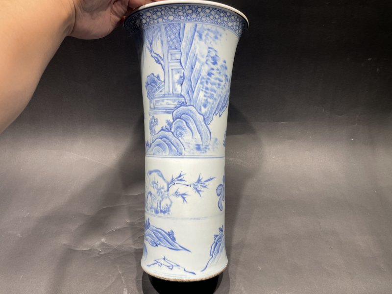清康熙 青花蹴鞠图花觚 - 图4