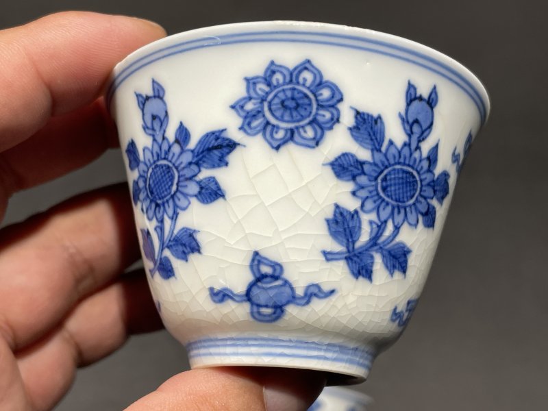 清康熙 浆胎青花菊托八宝纹杯一对 - 图14