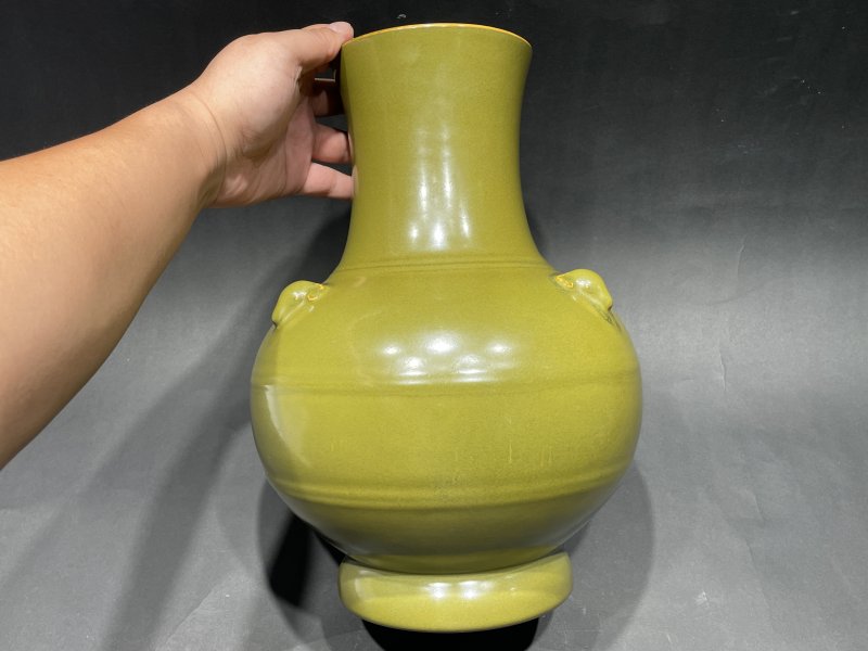 清乾隆 茶叶末釉贴塑三羊首弦纹尊 - 图4