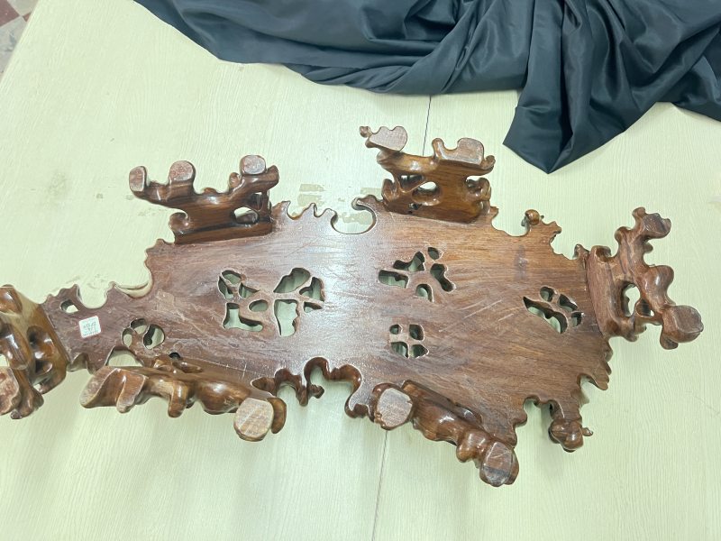 红木根雕随形器座 - 图8