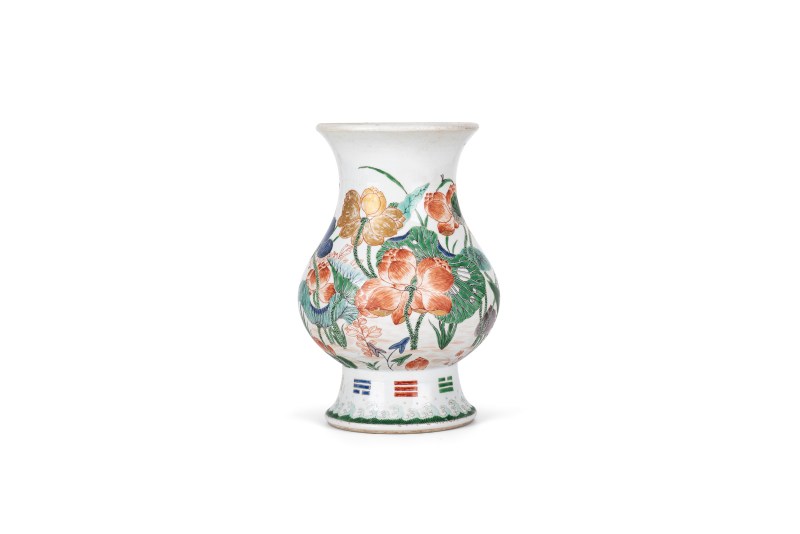 五彩描金荷塘纹尊