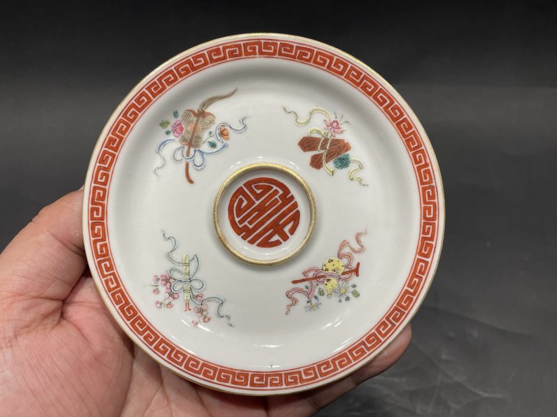 清乾隆 粉彩暗八仙纹盏托一对 - 图2
