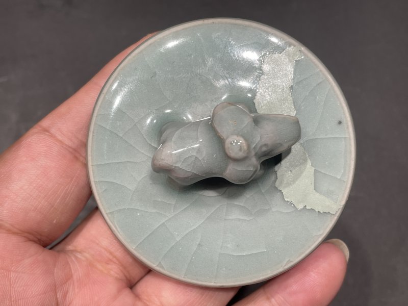 明 龙泉窑青釉象钮盖罐 - 图5