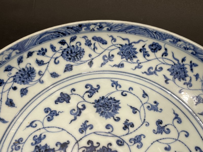 明永乐 青花缠枝莲纹大盘 - 图4