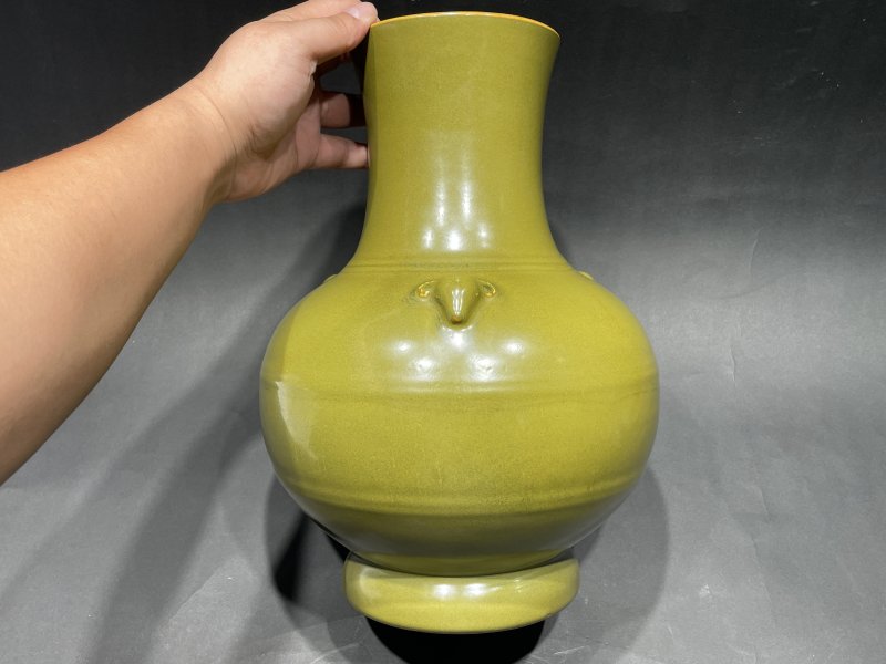 清乾隆 茶叶末釉贴塑三羊首弦纹尊 - 图5