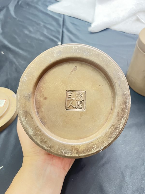 “淡园主人”澄泥花蝶纹蛐蛐罐一对 - 图8