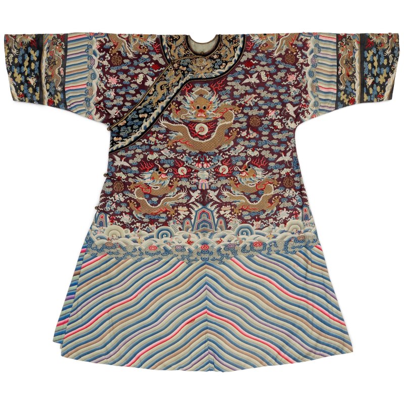 晚清 紫地緙絲壽團龍袍 | AN AUBERGINE-GROUND KESI-WOVEN SILK 'DRAGON' ROBE - 图3